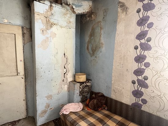 Das Zuhause von Slavik ist in einem sehr schlechten Zustand - CONCORDIA Sozialprojekte